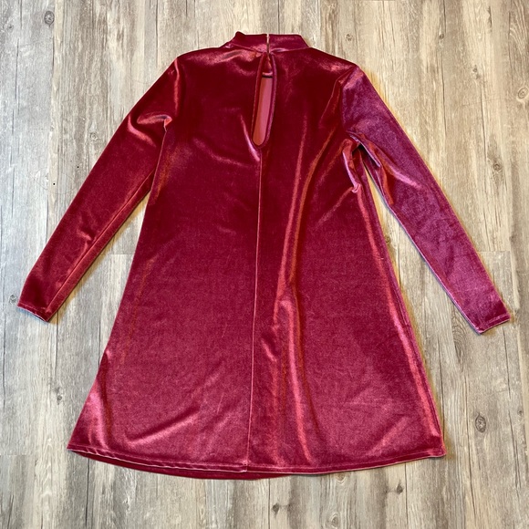 Red velvet dress - Picture 2 of 7